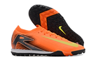 Maximize seu desempenho nas quadras de society com a Chuteira Nike Society Air Zoom Mercurial Vapor 16 Elite TF. 